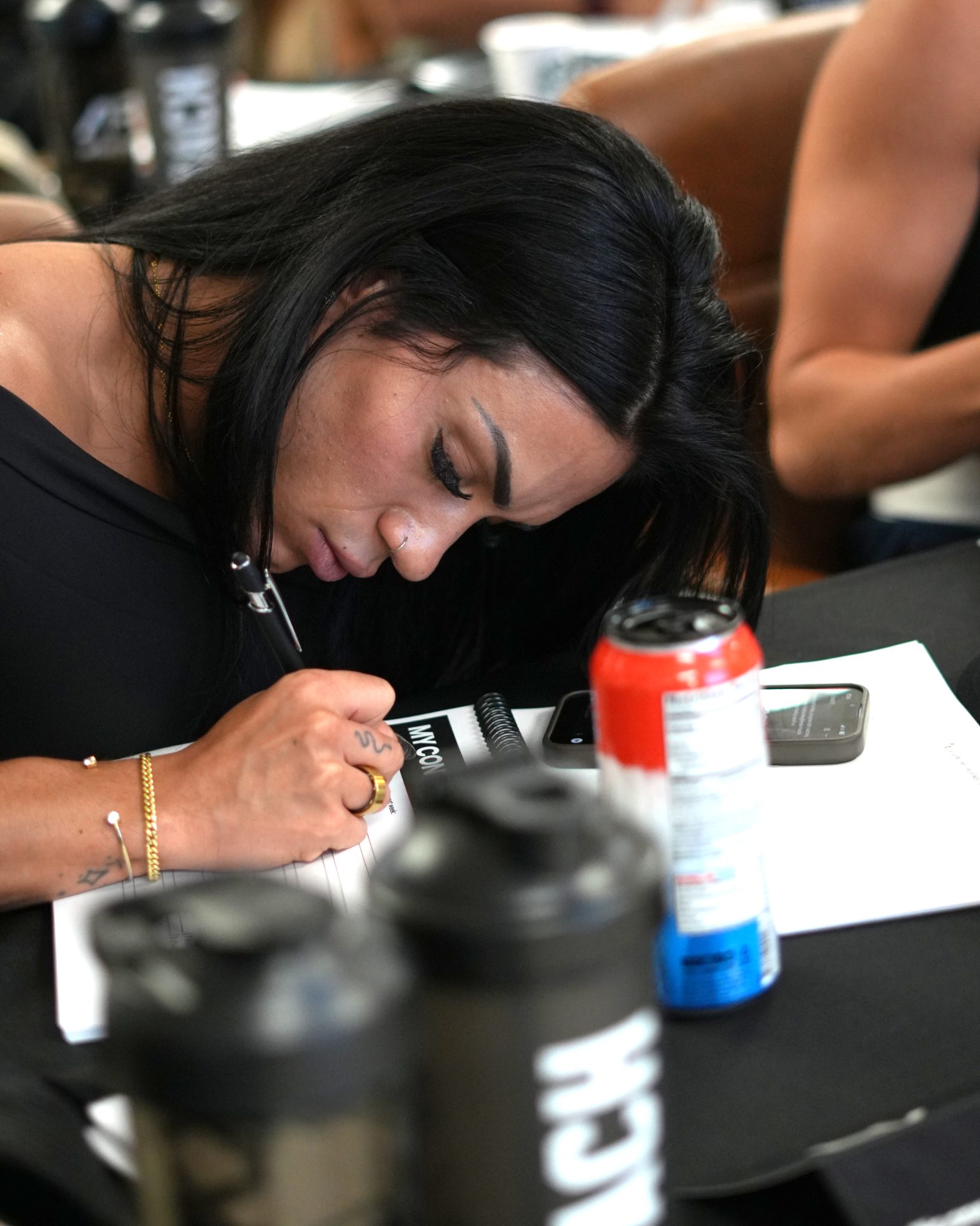 A coach filling in her worksheet at an AR Funnel workshop
